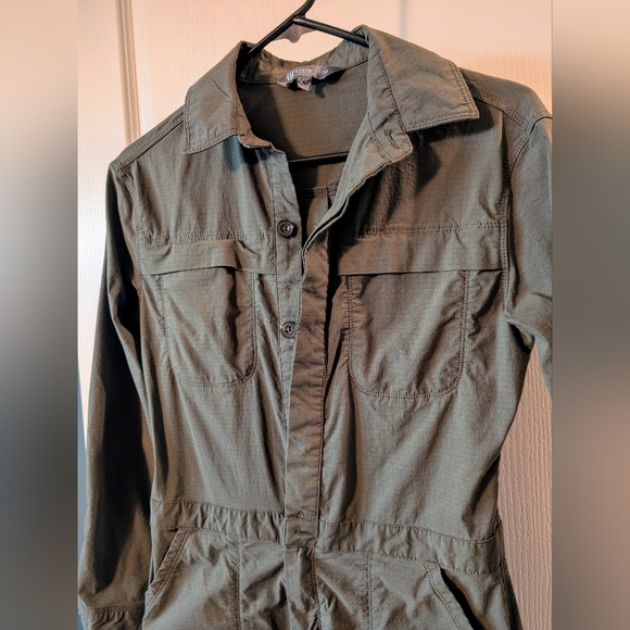 Title Nine GREEN Rosie Utility Jumpsuit - Picture 5 of 6